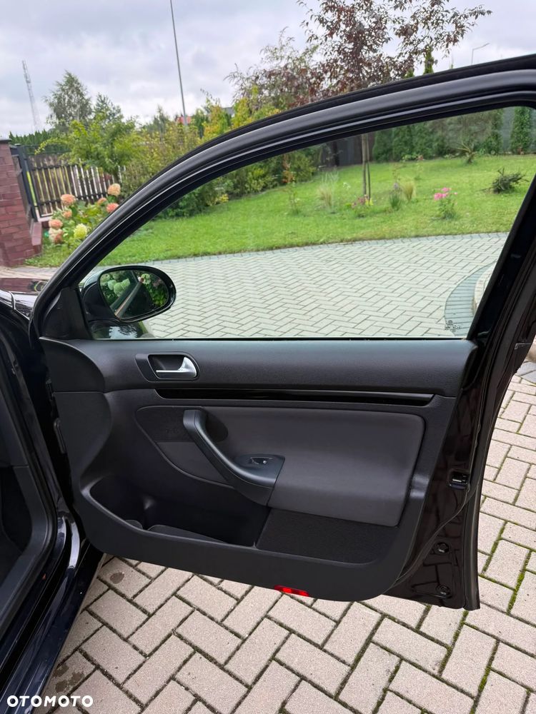 Volkswagen Golf 1.6 TDI DPF Comfortline - 17