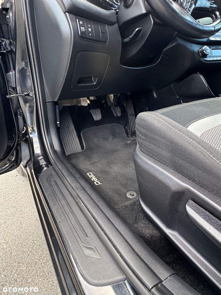 Kia Ceed - 14