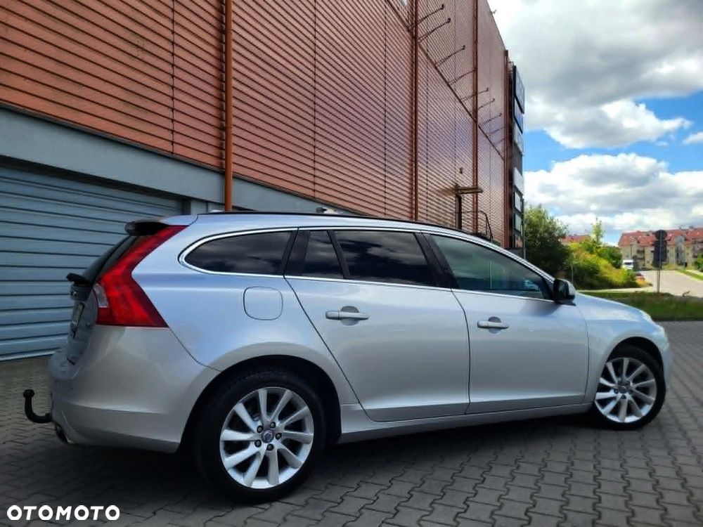 Volvo V60 D4 Momentum - 16