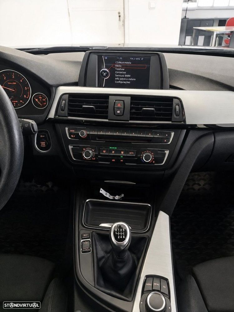 BMW 320 d Line Sport - 13