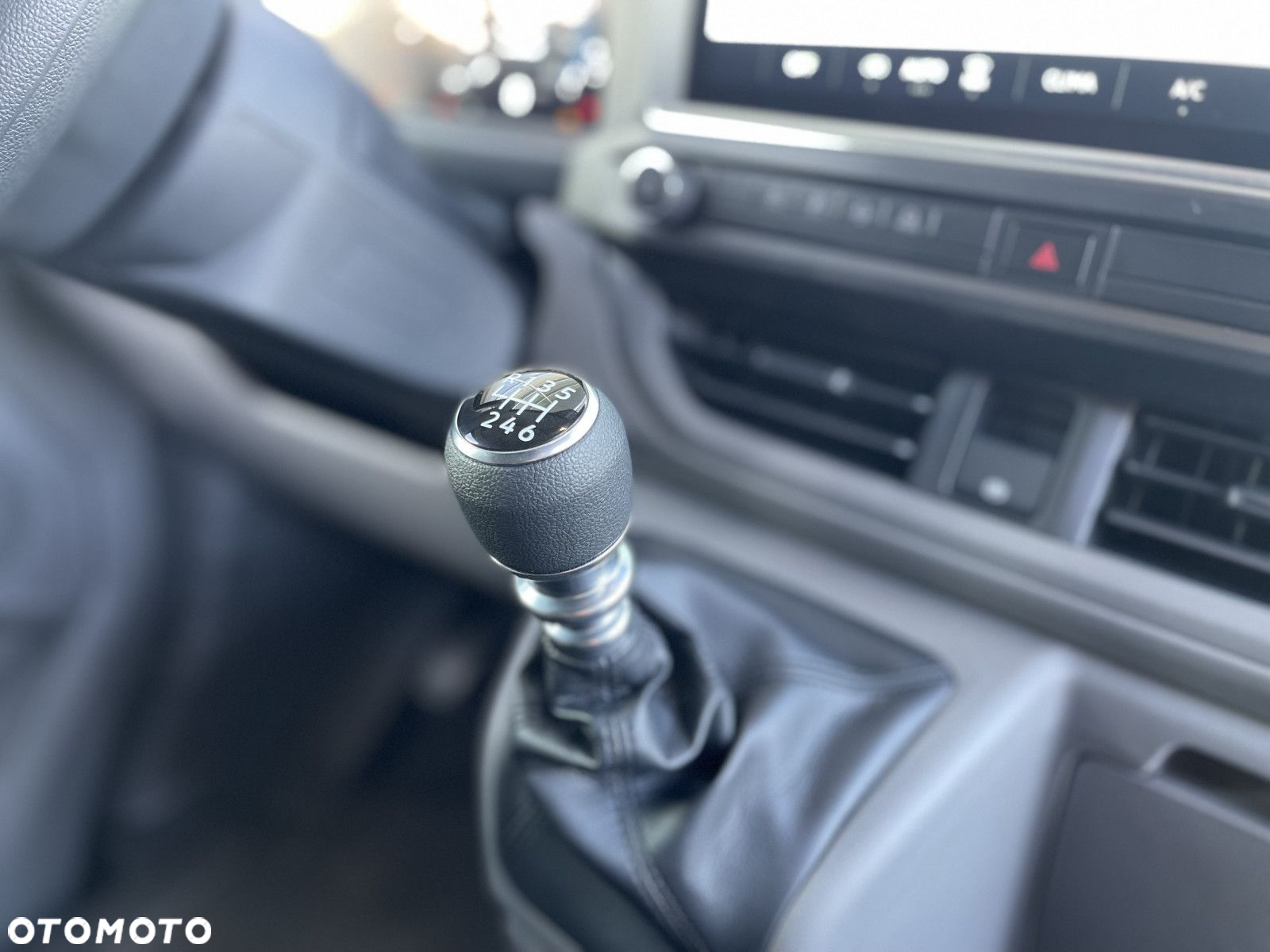 Volkswagen Transporter 2.0 TDI Manual - 13