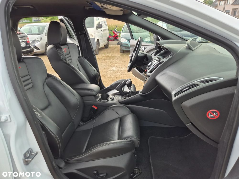 Ford Focus 2.0 EcoBoost ST mit Leder-Sport-Paket - 7