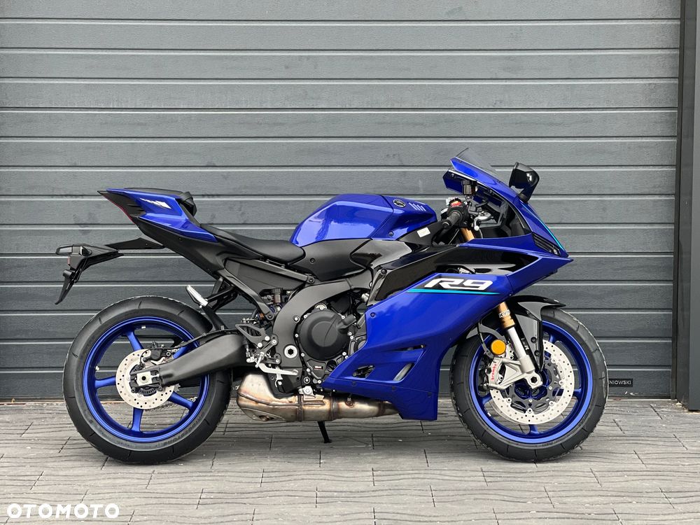 Yamaha R9