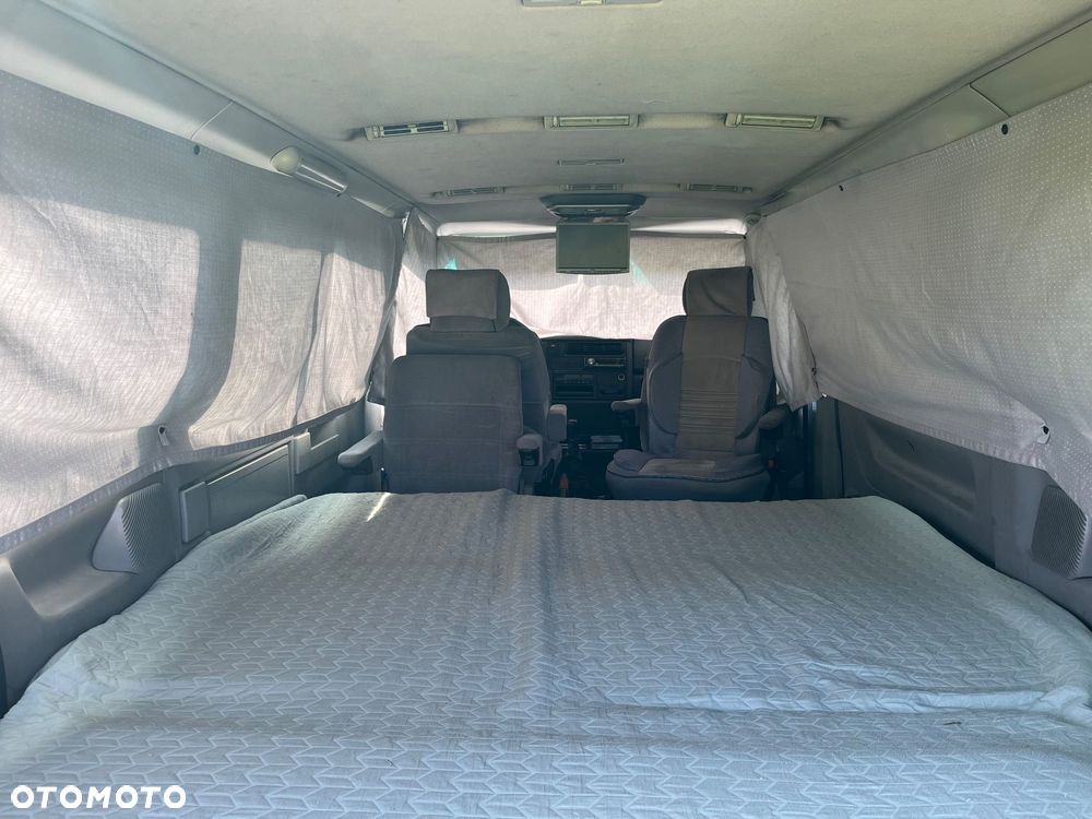 Volkswagen Multivan - 13