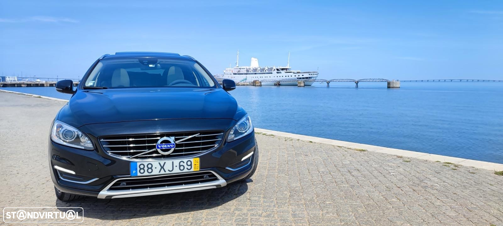 Volvo V60 D6 Plug-In-Hybrid AWD Geartronic Summum - 2