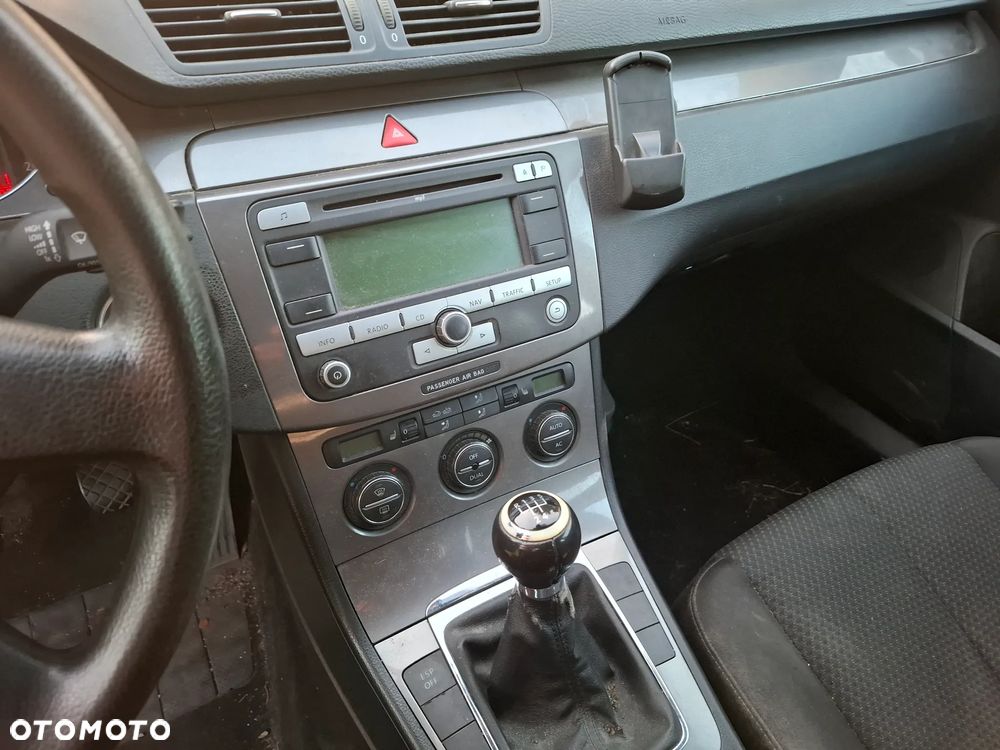 Volkswagen Passat 1.9 TDI DPF BlueMotion - 9
