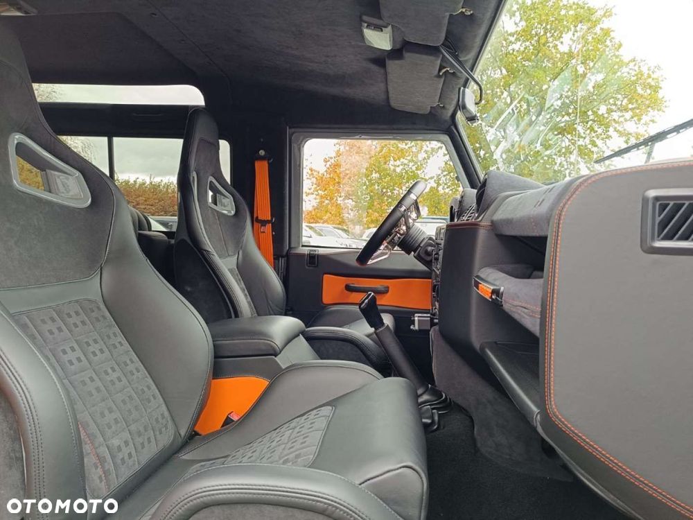 Land Rover Defender - 31