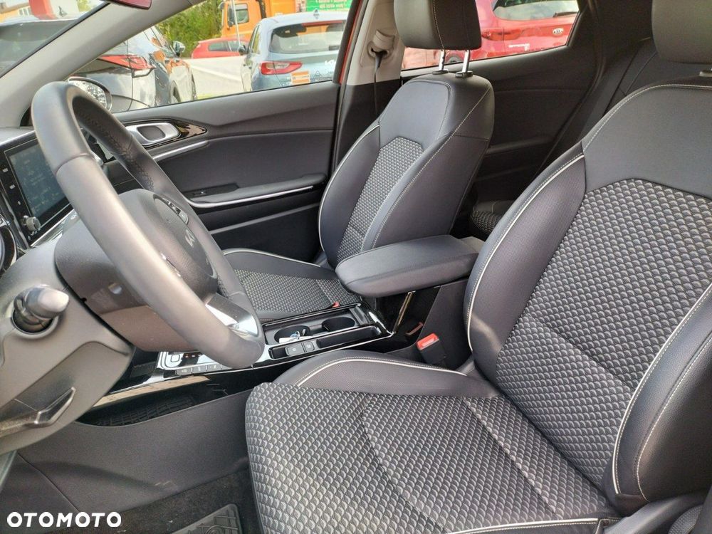 Kia XCeed - 11