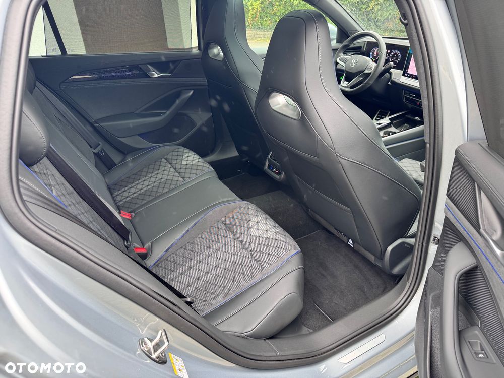 Volkswagen Passat 2.0 TDI SCR R-Line Plus DSG - 33