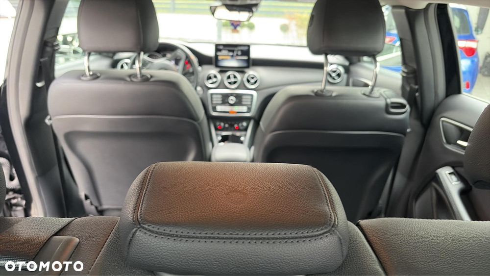 Mercedes-Benz GLA 180 7G-DCT Style - 22