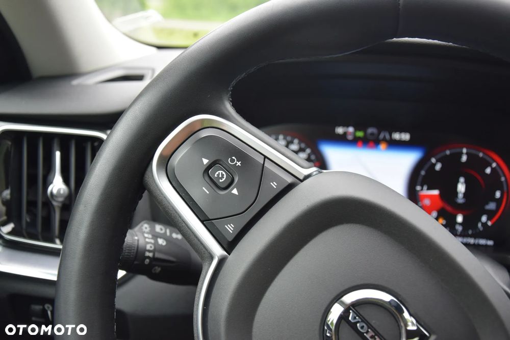 Volvo V60 B4 D Geartronic Momentum Pro - 23