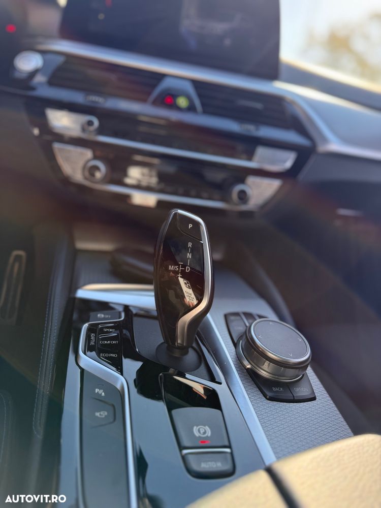 BMW Seria 5 530d xDrive AT - 9