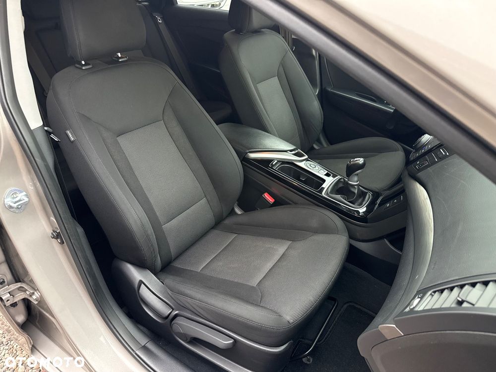 Hyundai i40 Kombi blue 1.6 Trend - 23