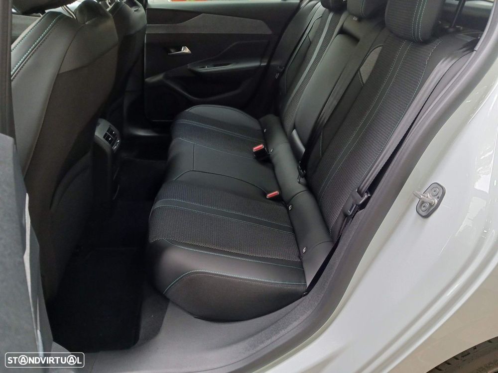 Peugeot 308 1.2 PureTech Allure Pack - 31