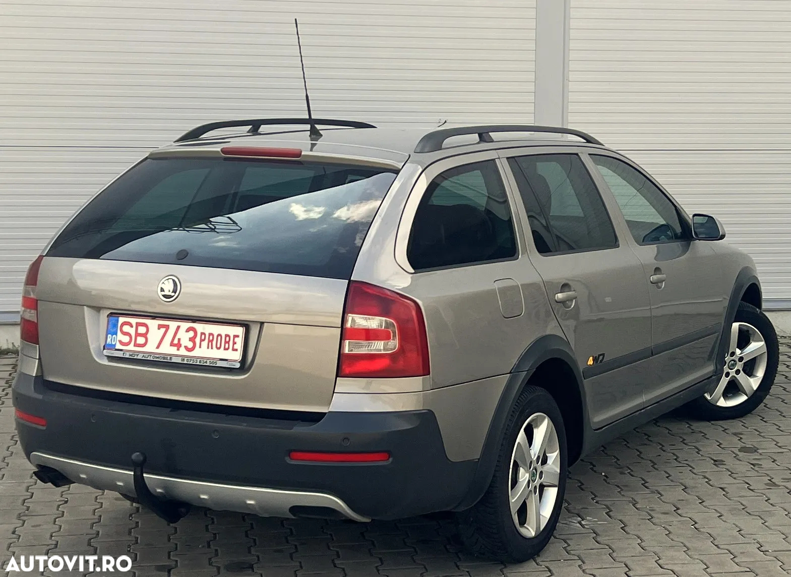 Skoda Octavia Combi 2.0 TDI DPF 4x4 Scout - 4