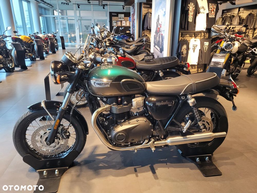 Triumph Bonneville - 4