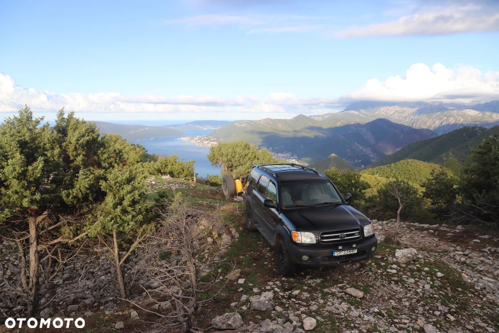 Toyota Sequoia - 19
