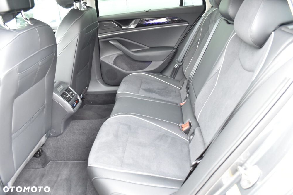 Volkswagen Passat - 33