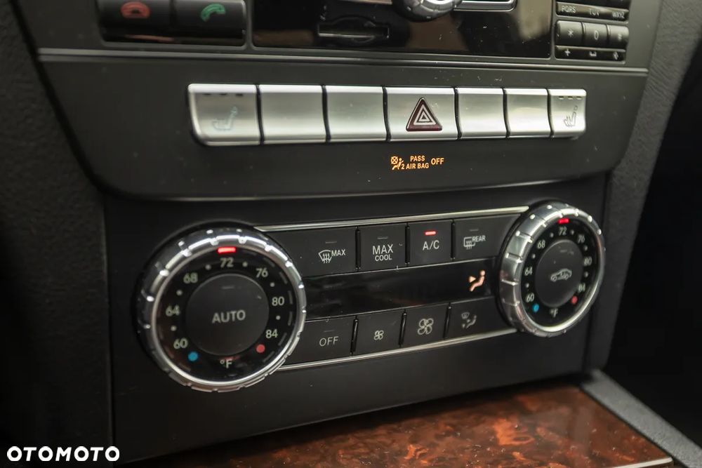 Mercedes-Benz Klasa C 300 7G-TRONIC - 38