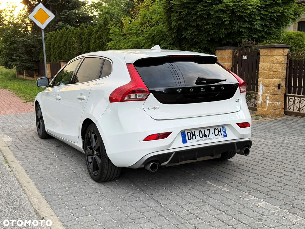 Volvo V40 D2 R Design - 16