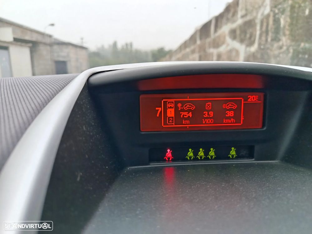 Peugeot 207 1.4 HDi Premium - 8
