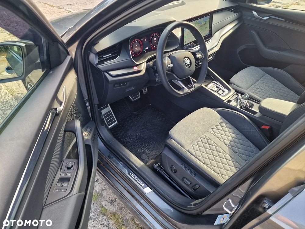 Skoda Octavia Combi 2.0 TDI DSG Sportline - 26