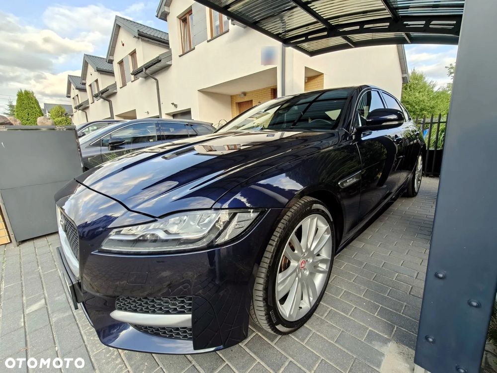 Jaguar XF 2.0 i4D R-Sport - 4