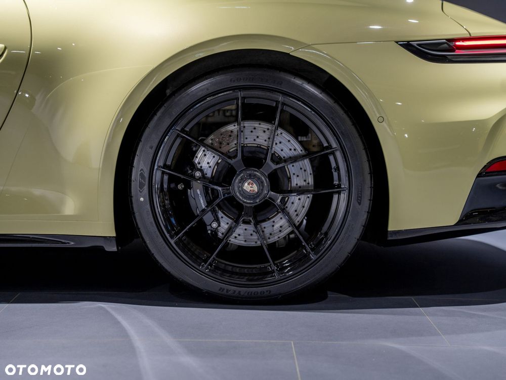 Porsche 911 Carrera T-Hybrid 4 GTS - 10