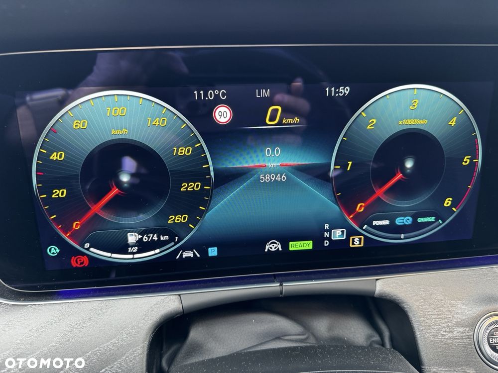 Mercedes-Benz CLS 300 d 4Matic 9G-TRONIC AMG Line - 8