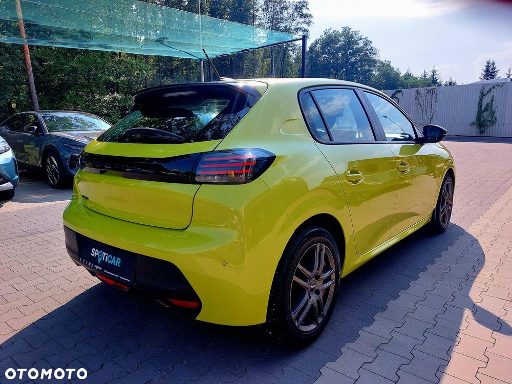 Peugeot 208 - 8