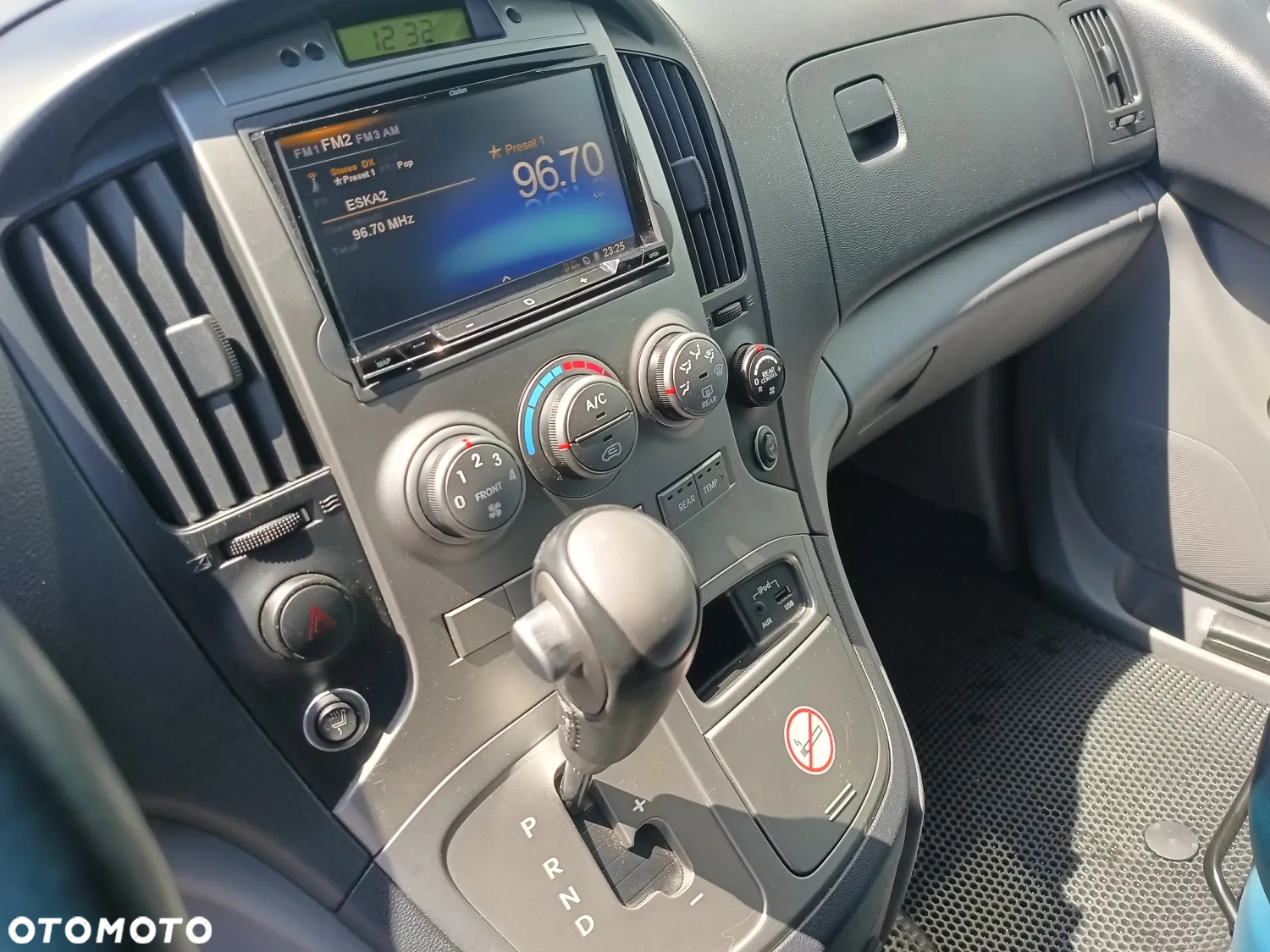 Hyundai H-1 2.5 CRDi Travel Premium - 9