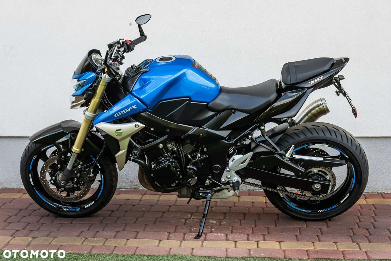 Suzuki GSR - 5