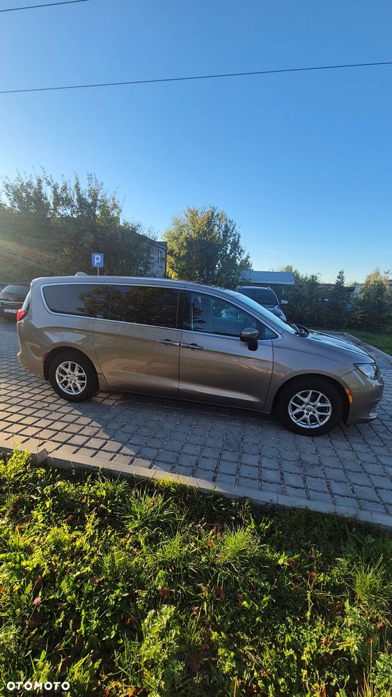 Chrysler Pacifica - 12