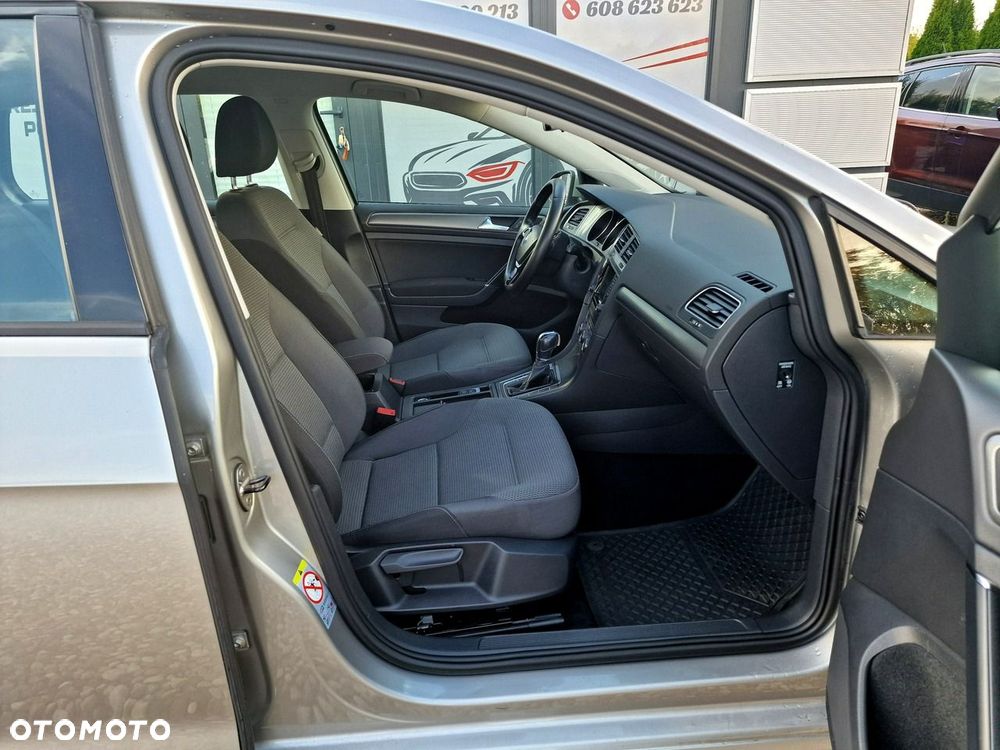 Volkswagen Golf - 32