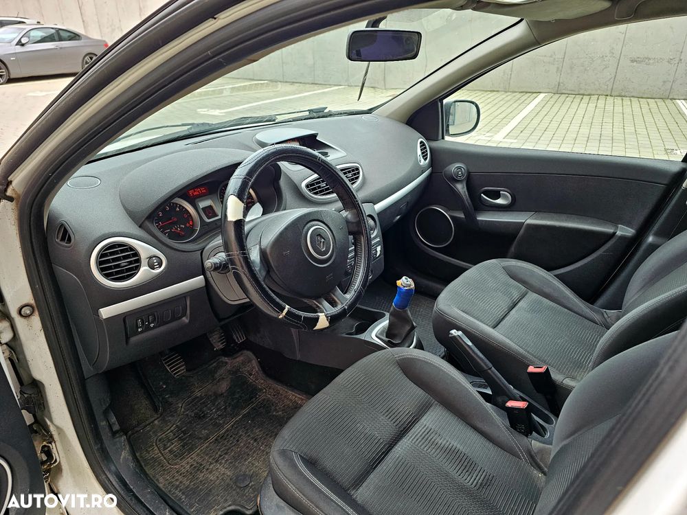 Renault Clio - 22