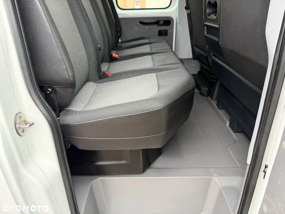 Volkswagen Crafter Doka Brygadówka 7 osób - 30