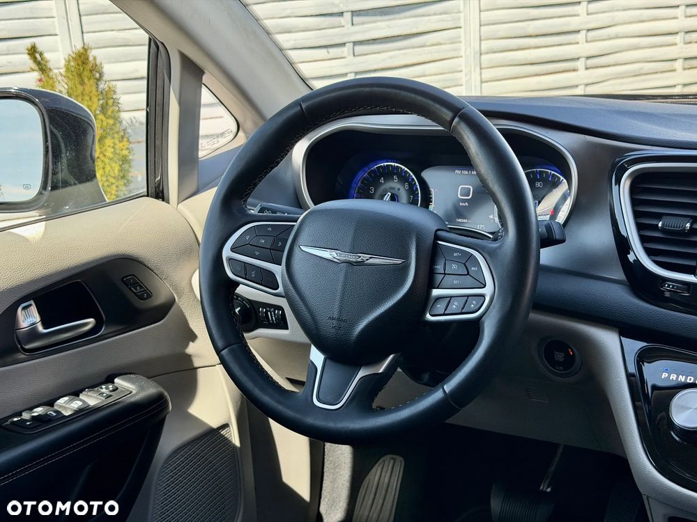 Chrysler Pacifica - 7