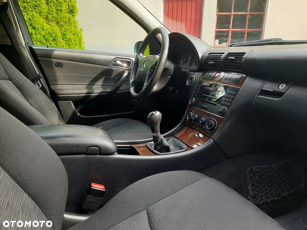 Mercedes-Benz Klasa C 200 CDI Classic - 21