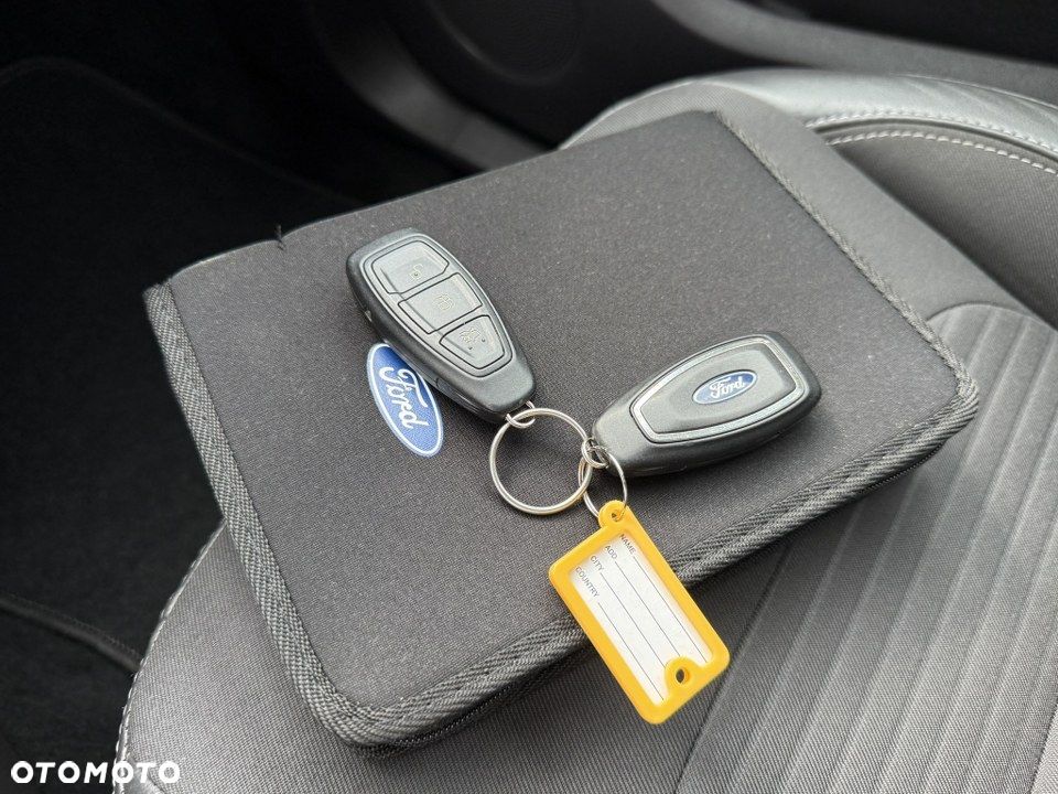 Ford Kuga 2.0 TDCi 2x4 Titanium - 40