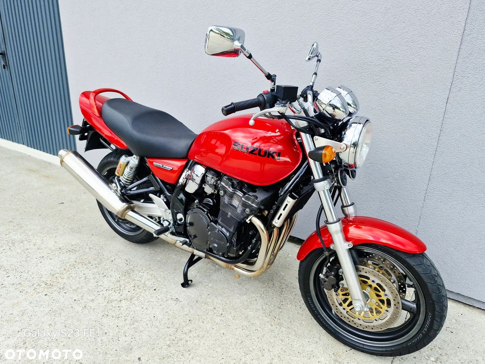 Suzuki GSX - 19