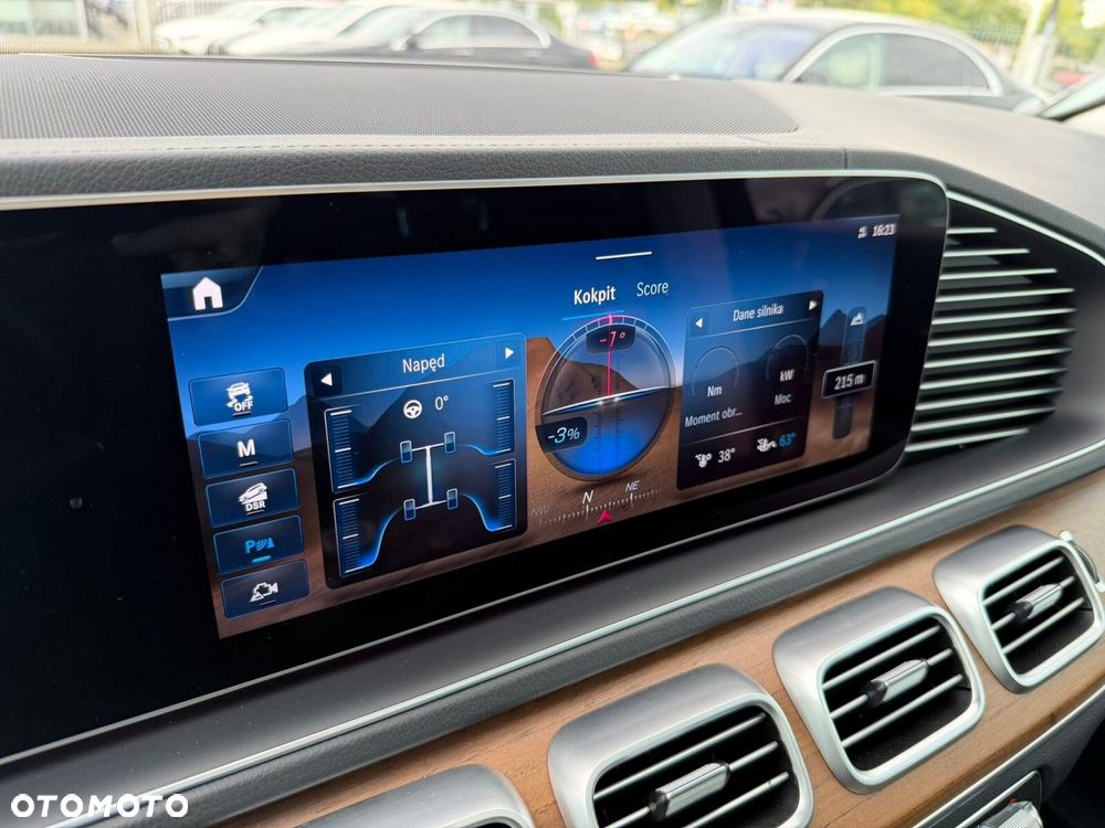 Mercedes-Benz GLS - 32