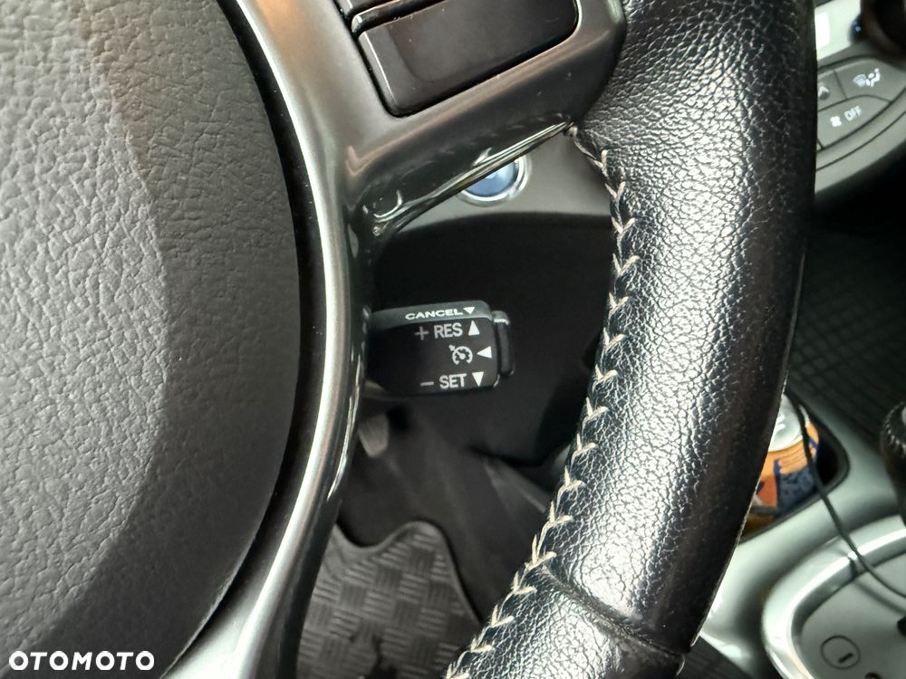 Toyota Yaris Hybrid 100 Selection Passion - 25