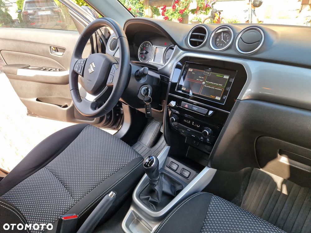 Suzuki Vitara 1.6 Premium 2WD - 24