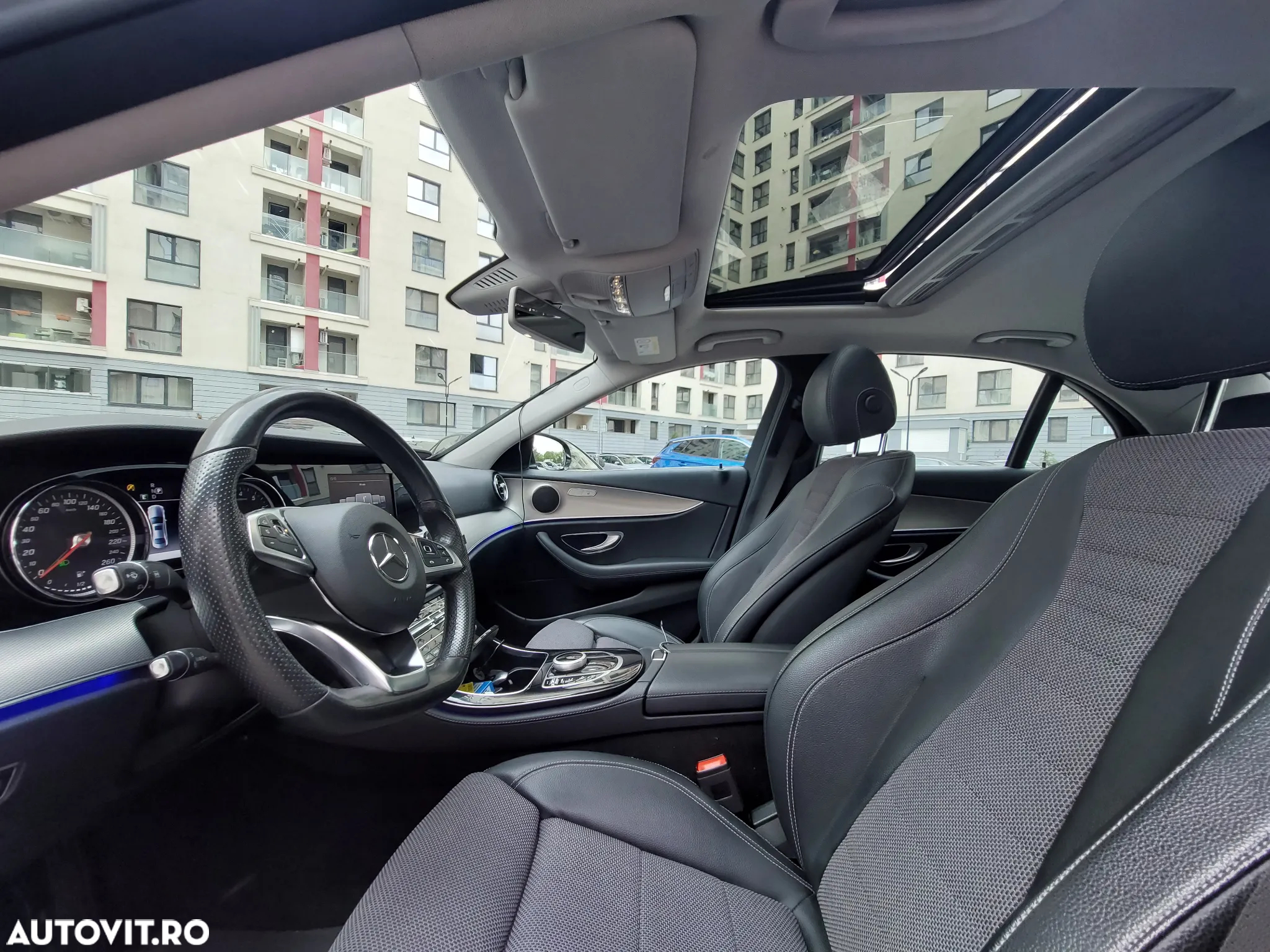 Mercedes-Benz E 200 4Matic T 9G-TRONIC - 12