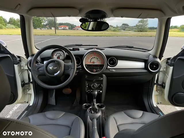 MINI Cooper Standard - 18