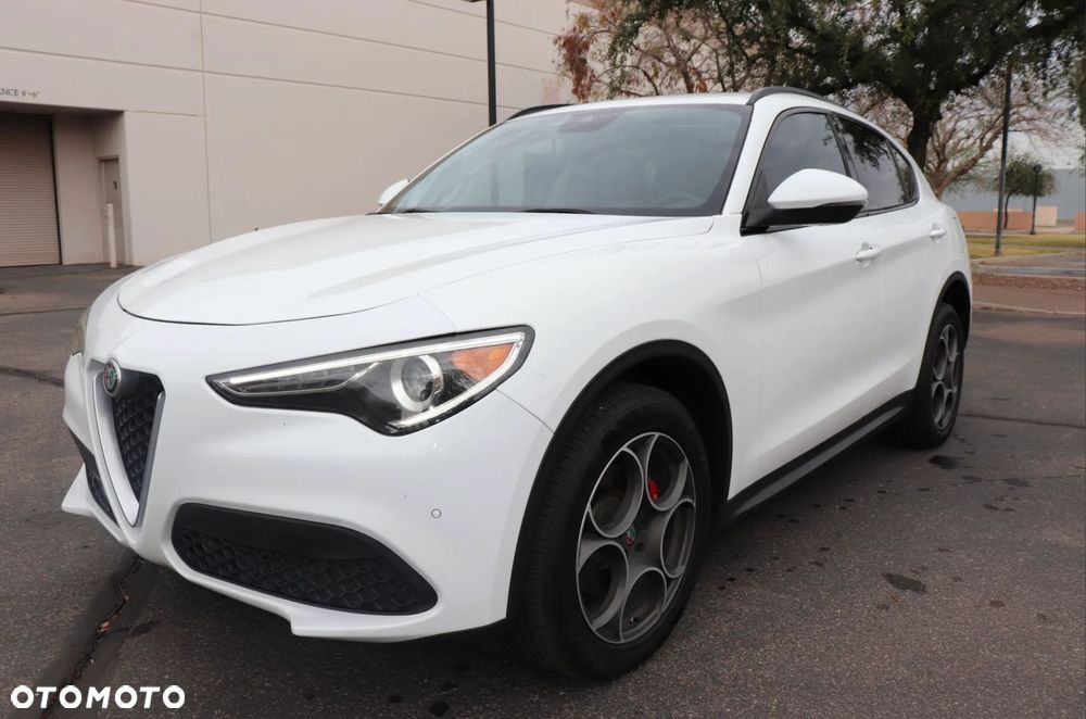 Alfa Romeo Stelvio - 1