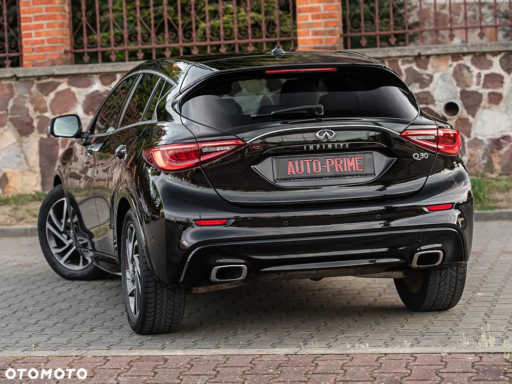 Infiniti Q30 - 3
