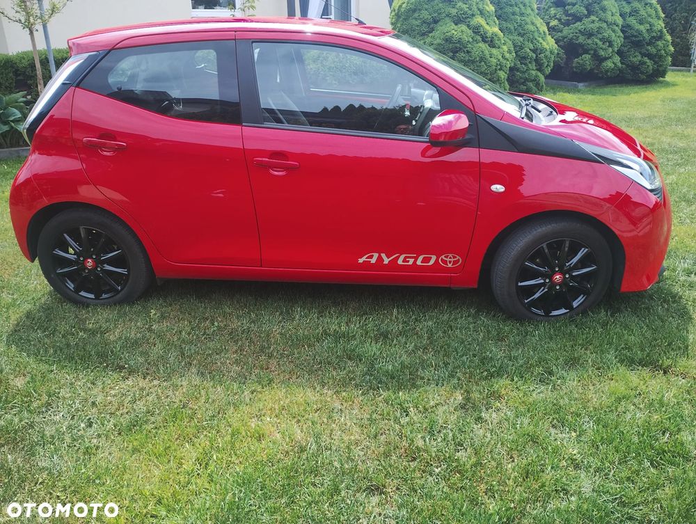 Toyota Aygo x-play - 1