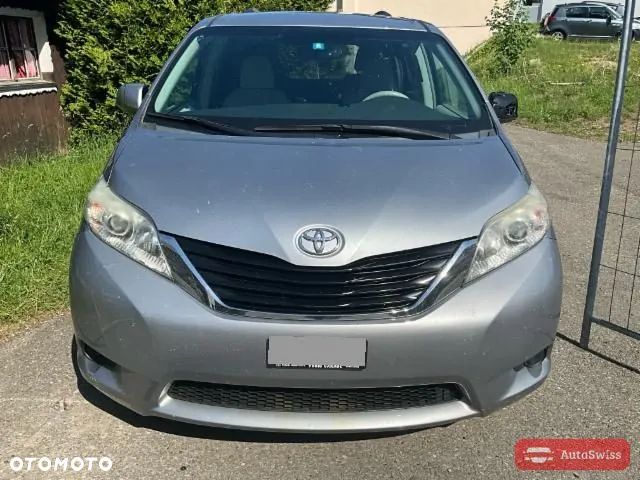 Toyota Sienna 3.5 LE AWD - 9