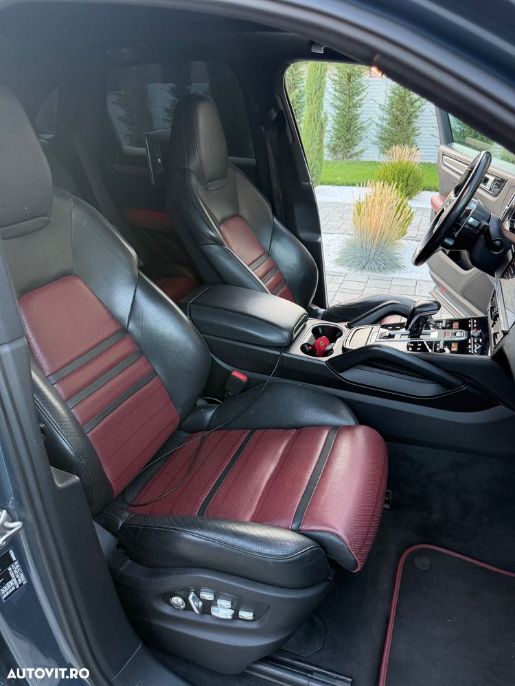 Porsche Cayenne S - 12